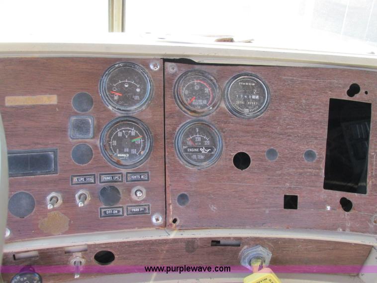 image for item F5220 1985 Mack DM685S drywall boom truck