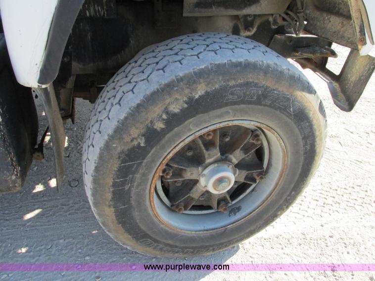 image for item F5220 1985 Mack DM685S drywall boom truck