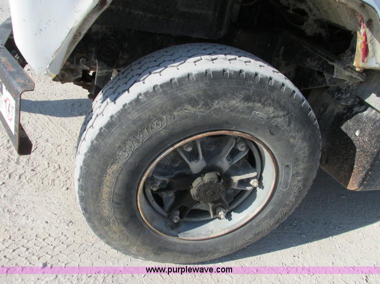 image for item F5220 1985 Mack DM685S drywall boom truck