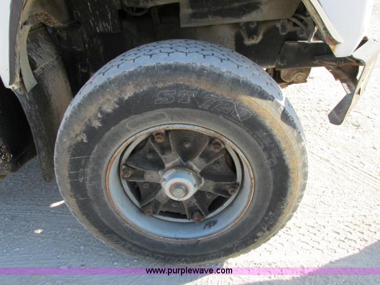 image for item F5220 1985 Mack DM685S drywall boom truck