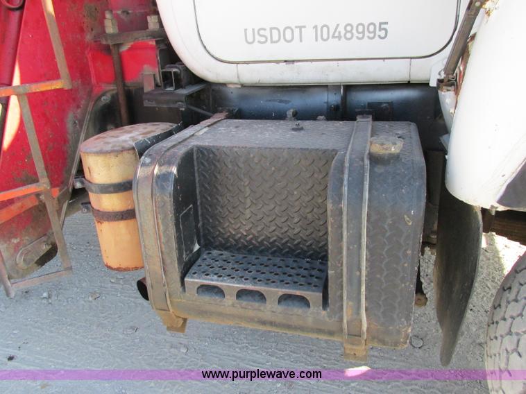 image for item F5220 1985 Mack DM685S drywall boom truck