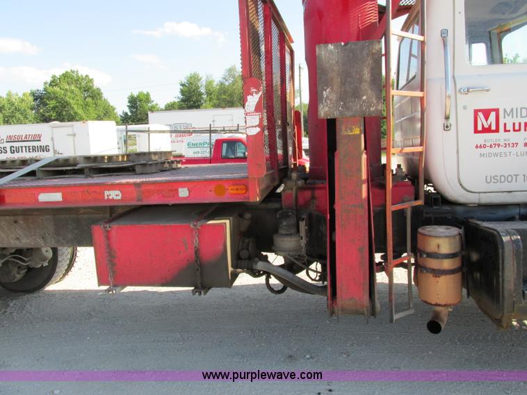 image for item F5220 1985 Mack DM685S drywall boom truck