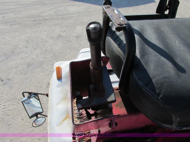 image for item F5220 1985 Mack DM685S drywall boom truck