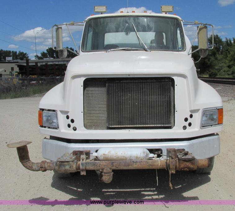 image for item F5223 1992 Ford LTLA9000 AeroMax 120 water truck
