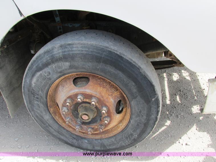 image for item F5223 1992 Ford LTLA9000 AeroMax 120 water truck