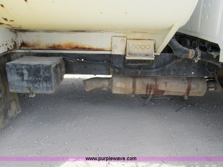 image for item F5223 1992 Ford LTLA9000 AeroMax 120 water truck