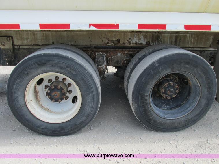 image for item F5223 1992 Ford LTLA9000 AeroMax 120 water truck