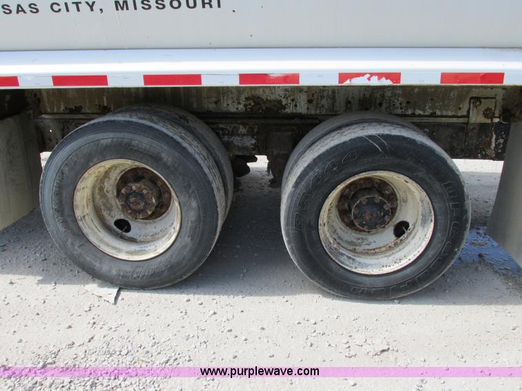 image for item F5223 1992 Ford LTLA9000 AeroMax 120 water truck