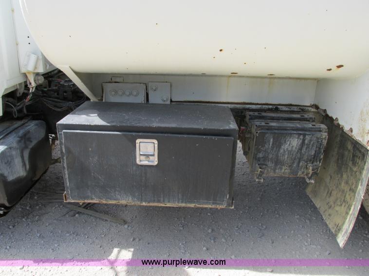 image for item F5223 1992 Ford LTLA9000 AeroMax 120 water truck