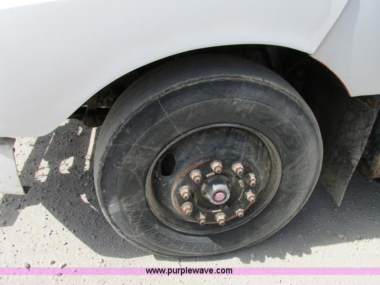 image for item F5223 1992 Ford LTLA9000 AeroMax 120 water truck