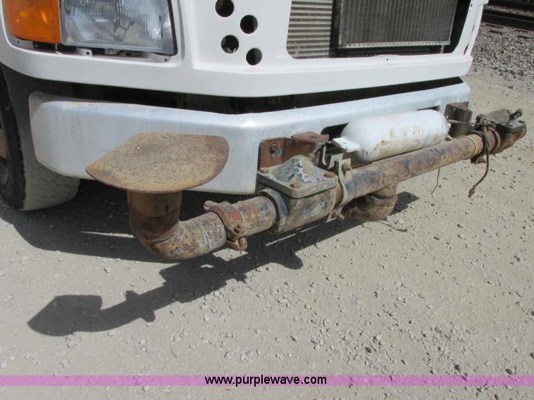 image for item F5223 1992 Ford LTLA9000 AeroMax 120 water truck