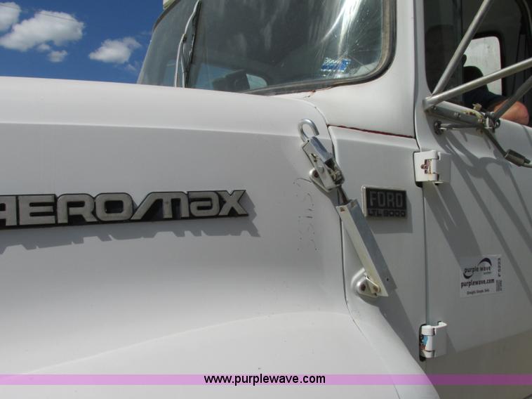 image for item F5223 1992 Ford LTLA9000 AeroMax 120 water truck