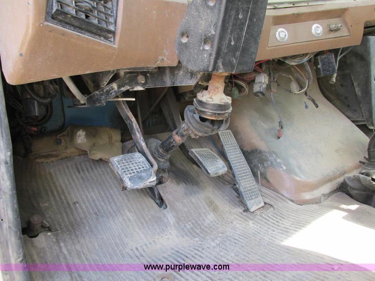 image for item F5223 1992 Ford LTLA9000 AeroMax 120 water truck