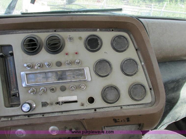 image for item F5223 1992 Ford LTLA9000 AeroMax 120 water truck