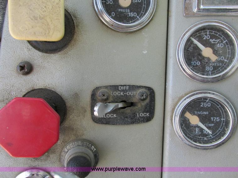 image for item F5223 1992 Ford LTLA9000 AeroMax 120 water truck