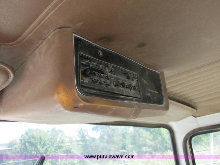 image for item F5223 1992 Ford LTLA9000 AeroMax 120 water truck