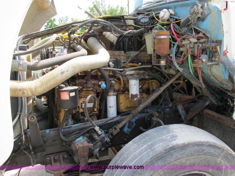 image for item F5223 1992 Ford LTLA9000 AeroMax 120 water truck