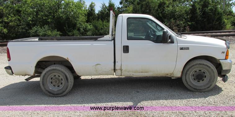 image for item F5234 2001 Ford F250 Super Duty XL pickup truck