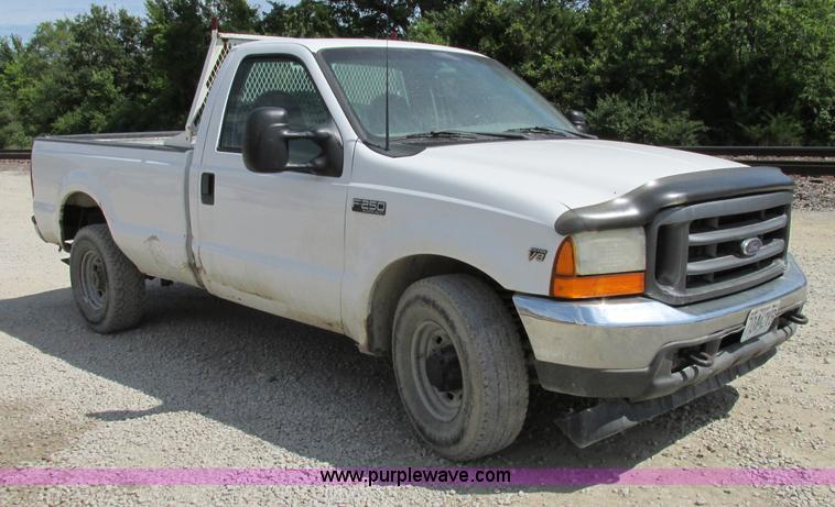 image for item F5234 2001 Ford F250 Super Duty XL pickup truck