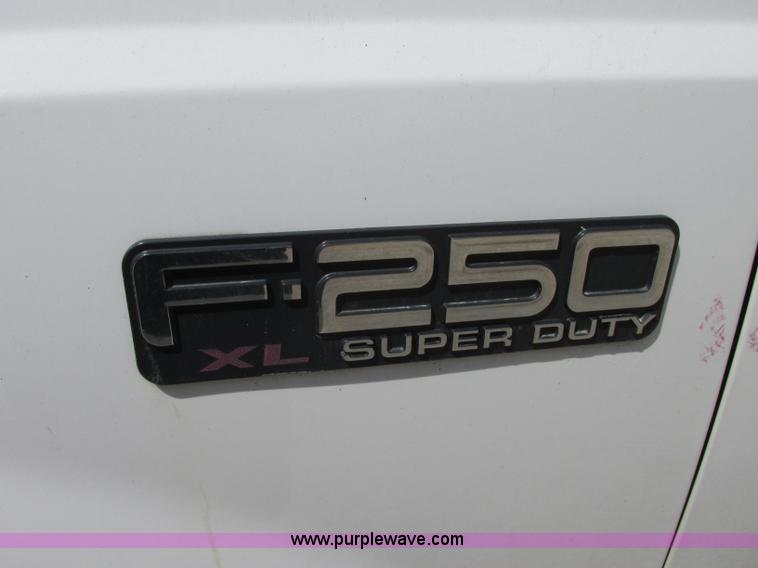 image for item F5234 2001 Ford F250 Super Duty XL pickup truck