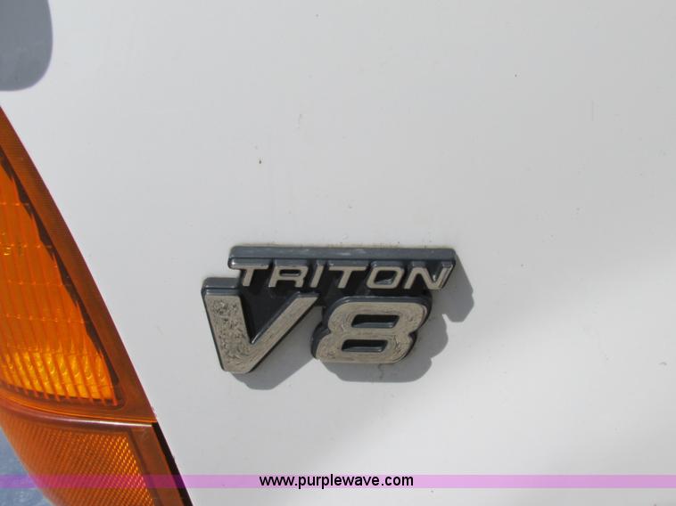 image for item F5234 2001 Ford F250 Super Duty XL pickup truck