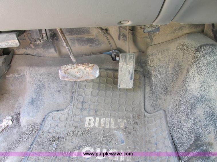 image for item F5234 2001 Ford F250 Super Duty XL pickup truck