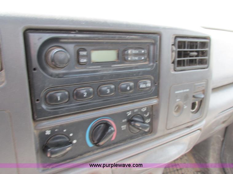 image for item F5234 2001 Ford F250 Super Duty XL pickup truck