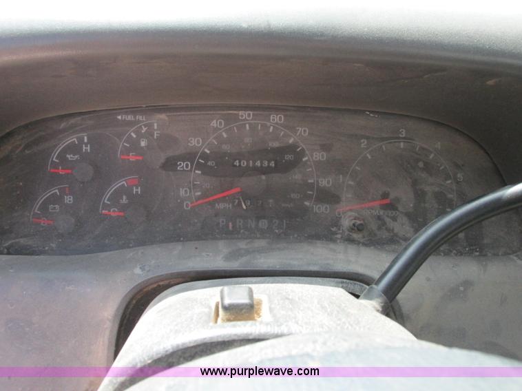 image for item F5234 2001 Ford F250 Super Duty XL pickup truck