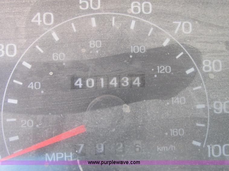 image for item F5234 2001 Ford F250 Super Duty XL pickup truck