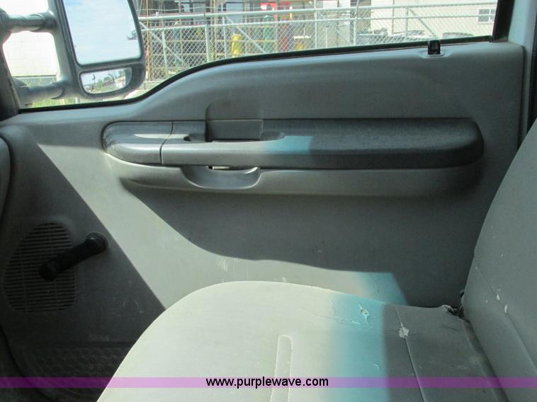 image for item F5234 2001 Ford F250 Super Duty XL pickup truck