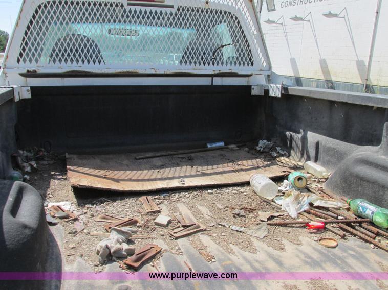 image for item F5234 2001 Ford F250 Super Duty XL pickup truck