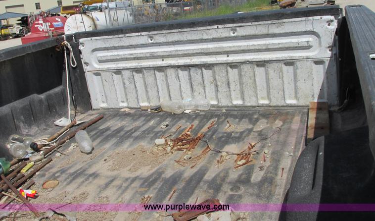 image for item F5234 2001 Ford F250 Super Duty XL pickup truck