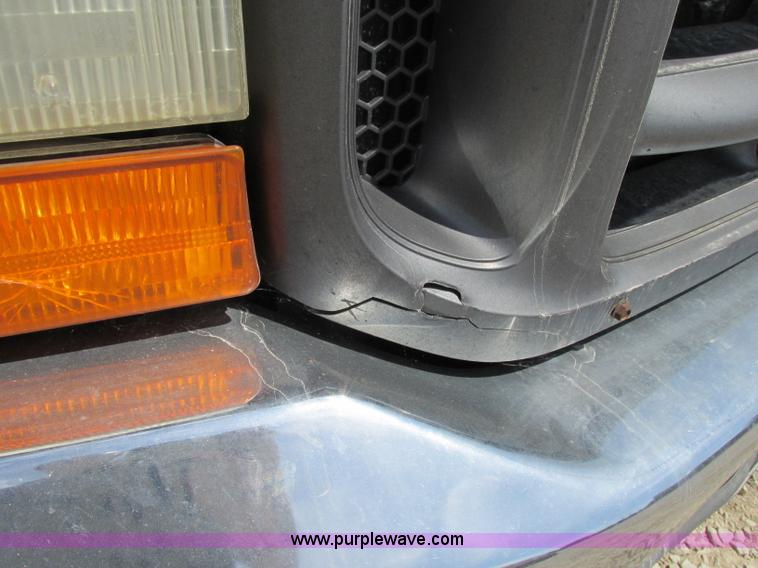 image for item F5234 2001 Ford F250 Super Duty XL pickup truck