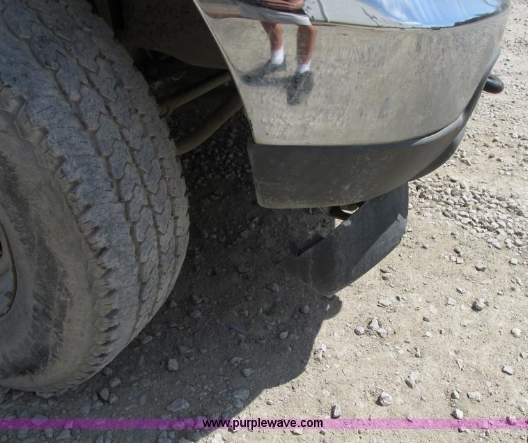 image for item F5234 2001 Ford F250 Super Duty XL pickup truck