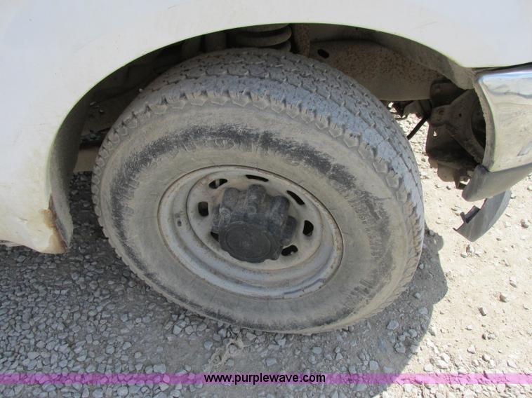 image for item F5234 2001 Ford F250 Super Duty XL pickup truck