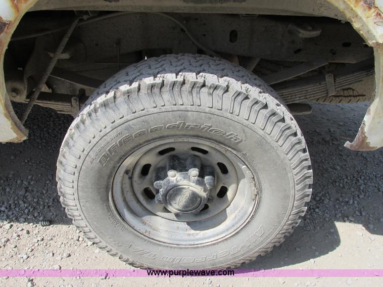 image for item F5234 2001 Ford F250 Super Duty XL pickup truck