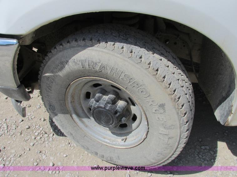 image for item F5234 2001 Ford F250 Super Duty XL pickup truck