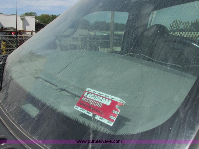 image for item F5234 2001 Ford F250 Super Duty XL pickup truck