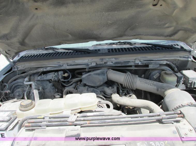 image for item F5234 2001 Ford F250 Super Duty XL pickup truck