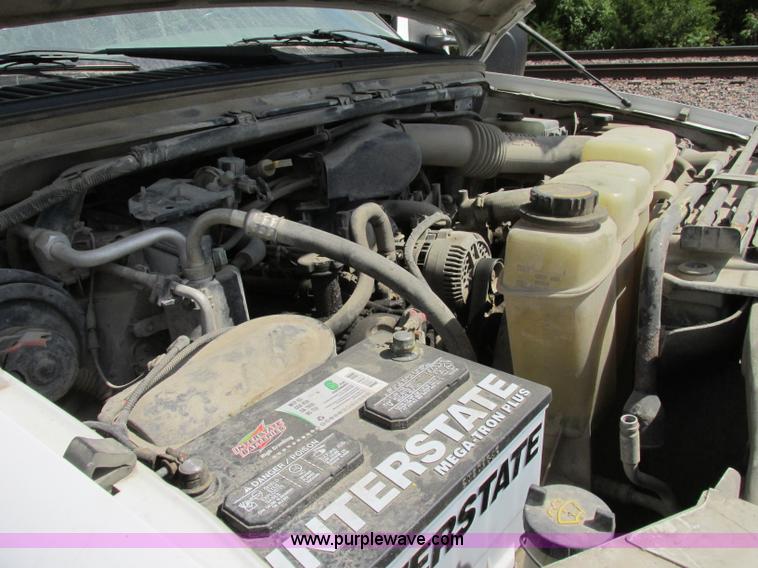 image for item F5234 2001 Ford F250 Super Duty XL pickup truck