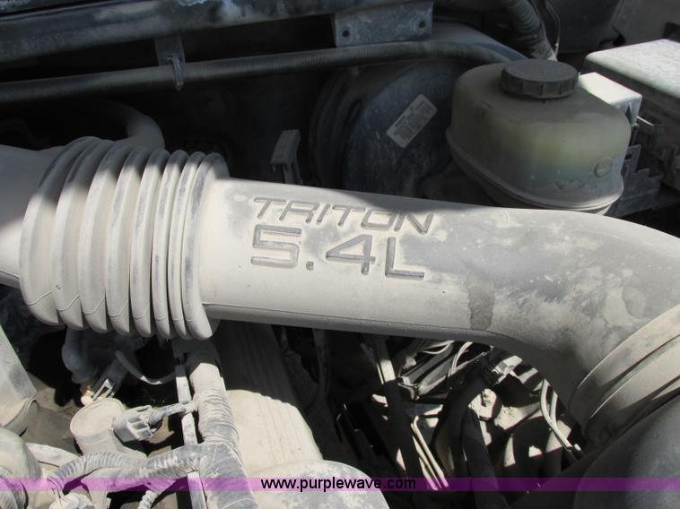 image for item F5234 2001 Ford F250 Super Duty XL pickup truck