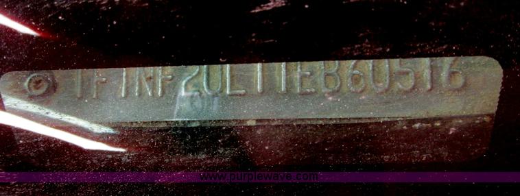 image for item F5234 2001 Ford F250 Super Duty XL pickup truck