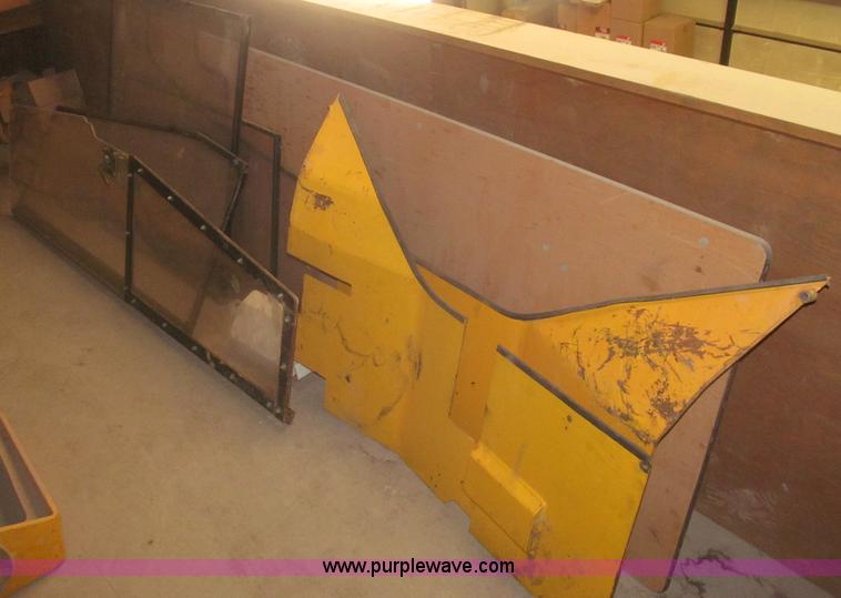 image for item F7106 1994 Massey-Ferguson 50EX Power Shuttle L MFWD tractor