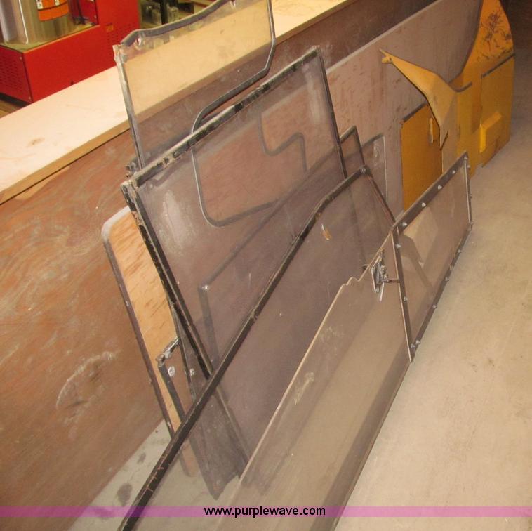 image for item F7106 1994 Massey-Ferguson 50EX Power Shuttle L MFWD tractor