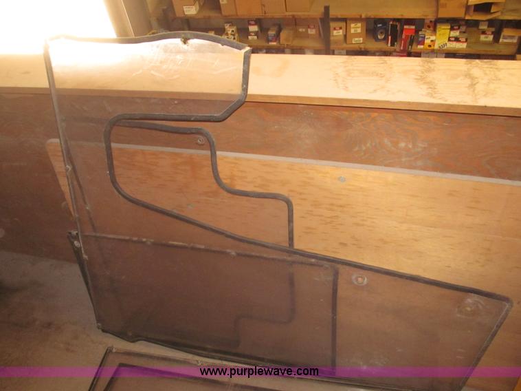 image for item F7106 1994 Massey-Ferguson 50EX Power Shuttle L MFWD tractor