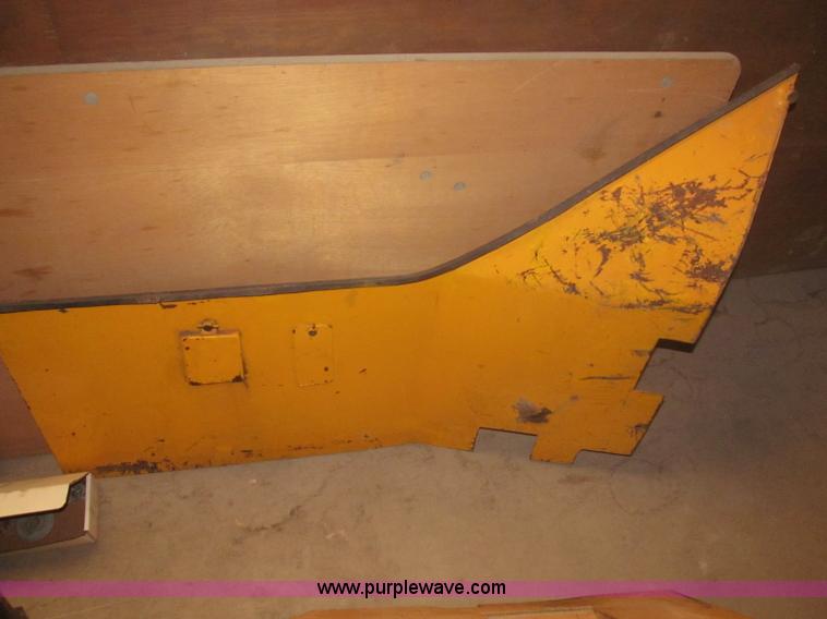 image for item F7106 1994 Massey-Ferguson 50EX Power Shuttle L MFWD tractor