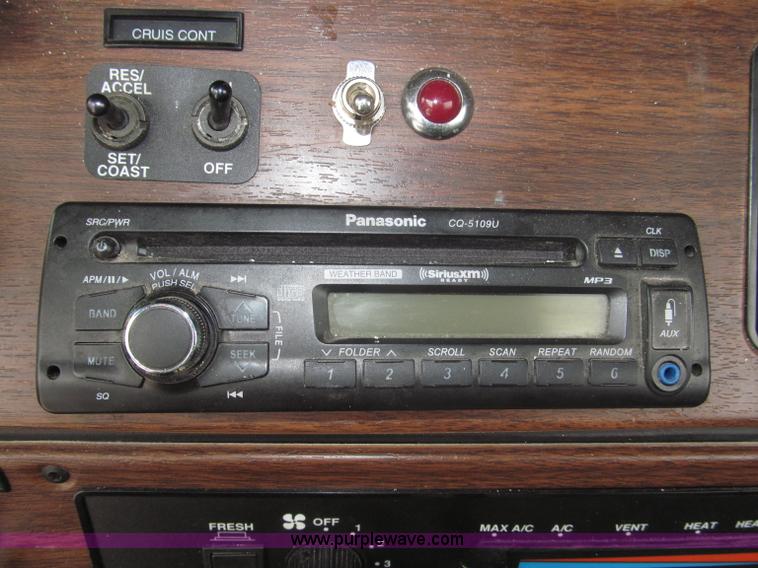 image for item F7109 2007 Freightliner FLD132 XL Classic semi truck