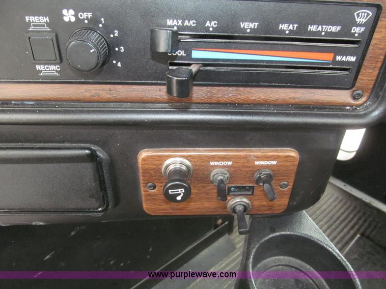 image for item F7109 2007 Freightliner FLD132 XL Classic semi truck