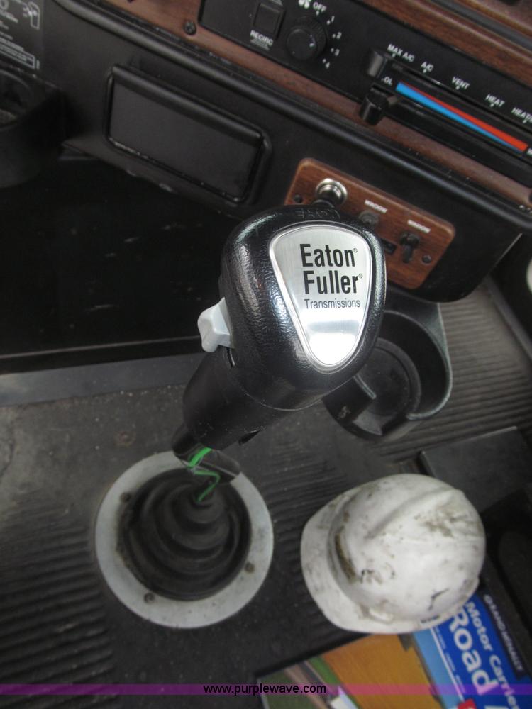 image for item F7109 2007 Freightliner FLD132 XL Classic semi truck