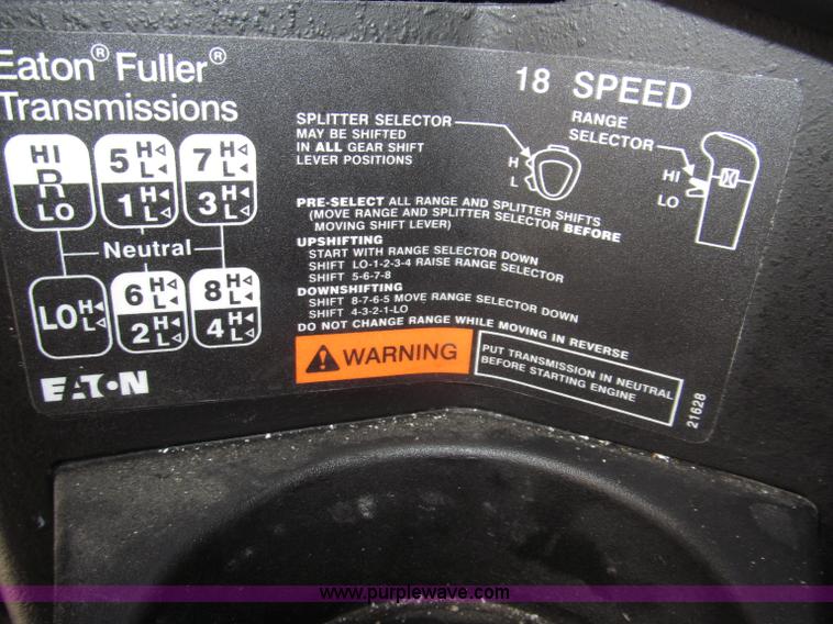 image for item F7109 2007 Freightliner FLD132 XL Classic semi truck